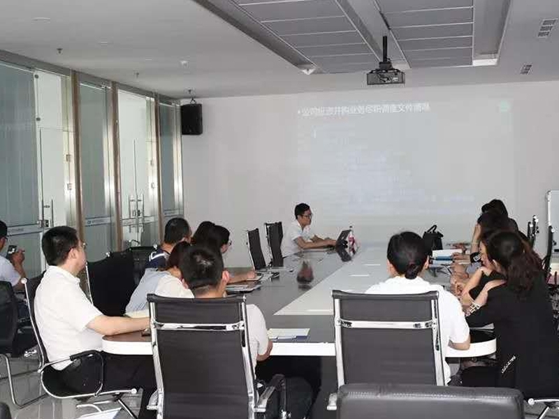 凌云志律师所为荣成市中小企业公共服务中心举行法律讲座