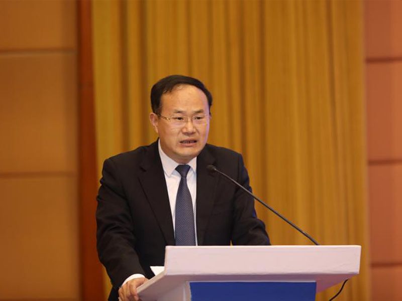 2韩强主任参加威海市新阶层联谊会总结大会并作工作报告.jpg