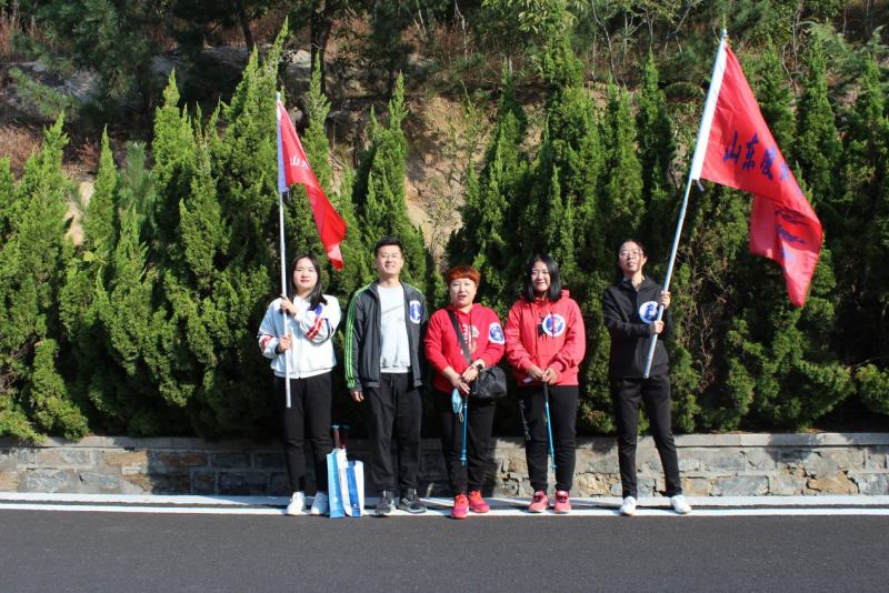 凌云志律师所参加市律协举办的 “踏健康生活之路·威海律师金秋行”活动