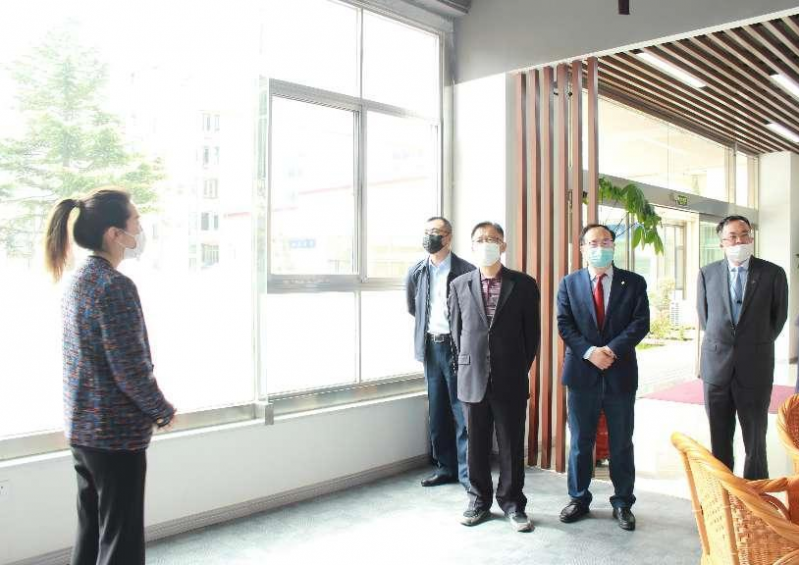 威海市律师行业党委书记姜勇一行到凌云志法商学院调研指导