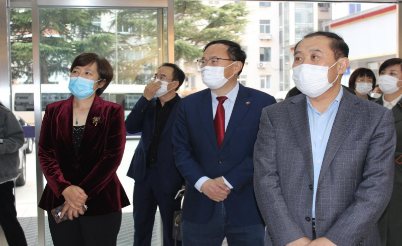 威海市政协吴永刚副主席一行到凌云志法商学院调研