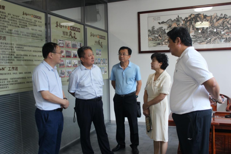 威海市政协副主席彭霞一行到凌云志法商学院调研指导