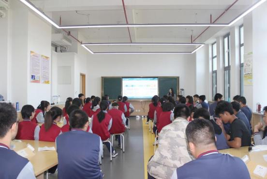 韩雪律师进校园开展普法讲座