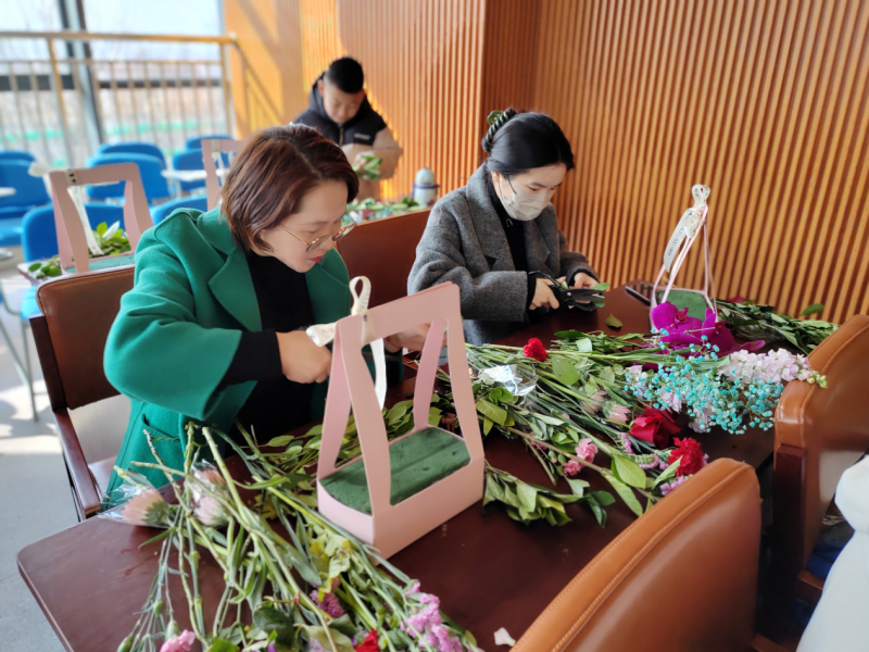 凌云志律师参加威海市律协“笑靥生花，春暖人间”“三八”节活动