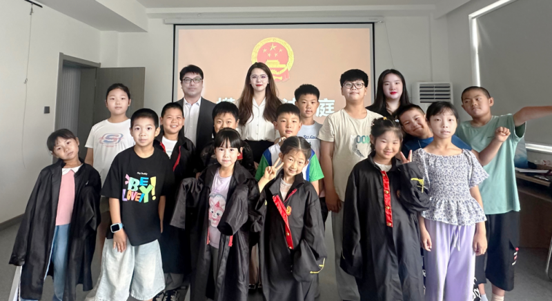 凌云志律师受邀到怡园街道办事处开展青少年模拟法庭活动